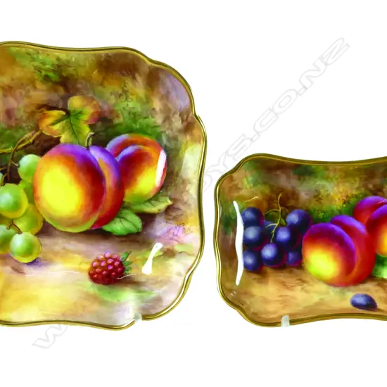 A small Royal Worcester fruit painted dish