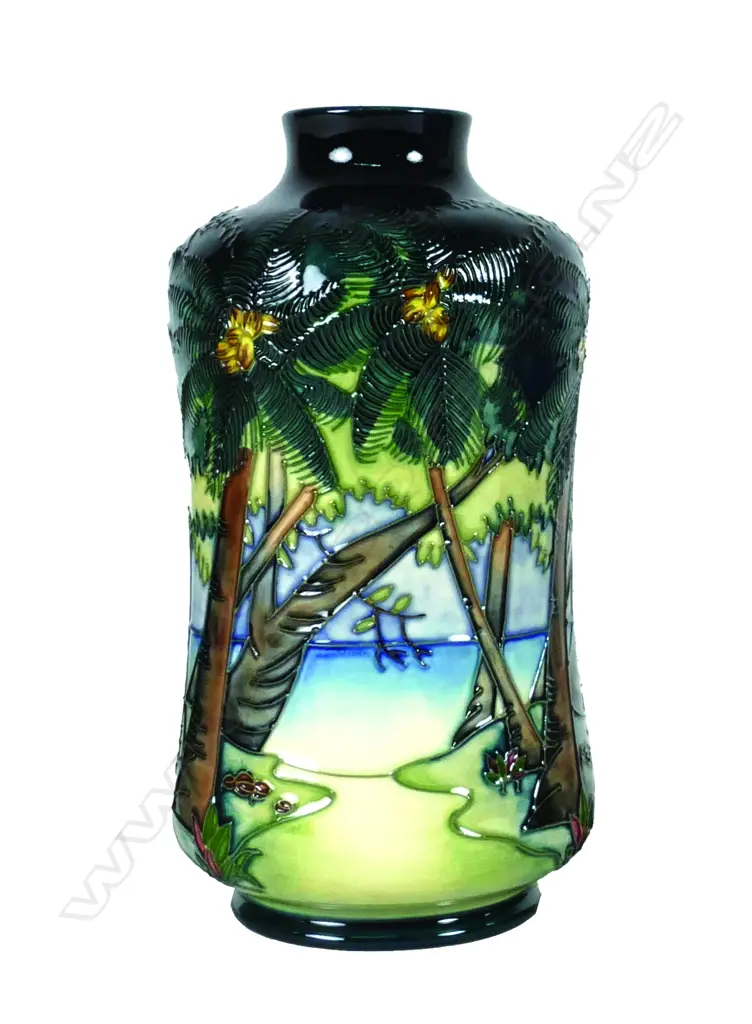 A modern Moorcroft vase Image 1++