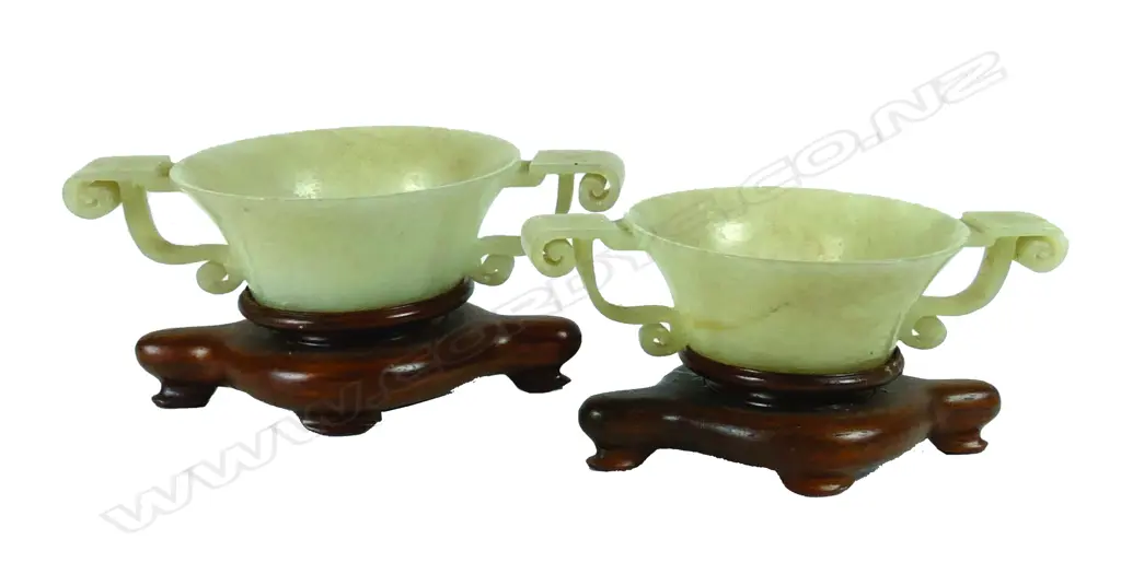 A pair of small Chinese jade bowls Image 1++