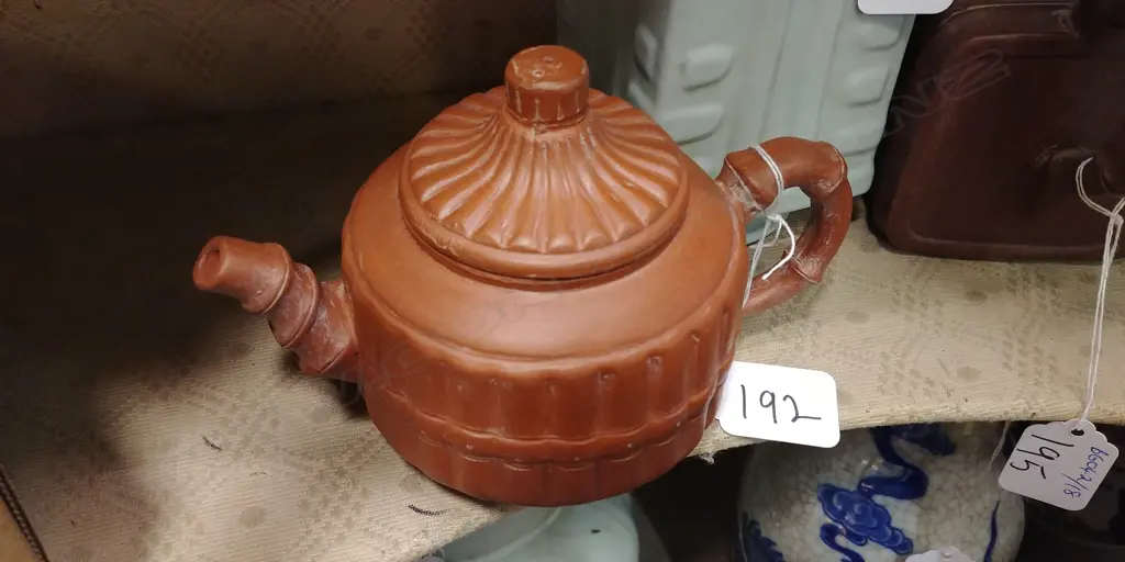 A Chinese Yixing small redware clay teapot Image 1++