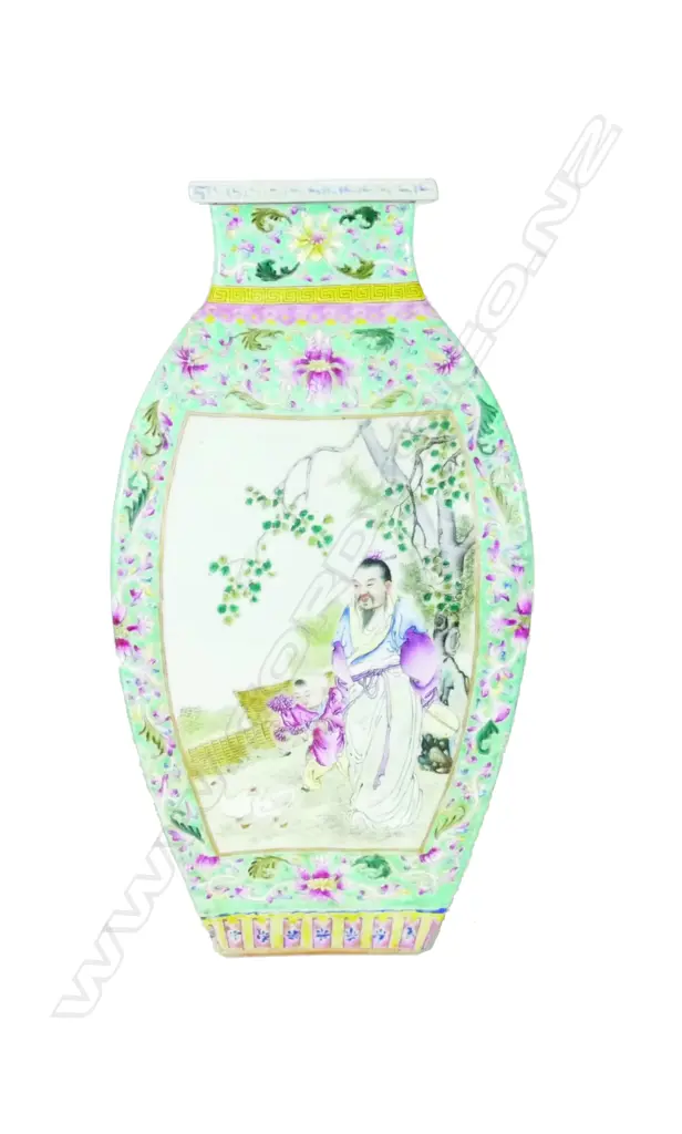 A large impressive Chinese famille rose baluster vase Image 1++