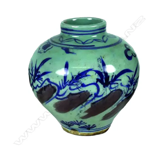 A Chinese porcelain vase