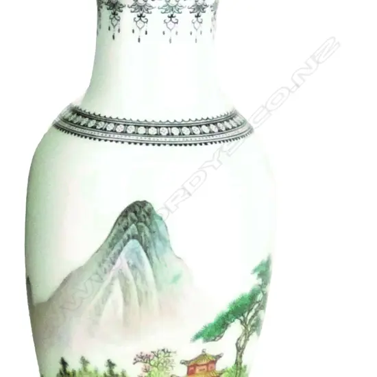 A Chinese porcelain vase
