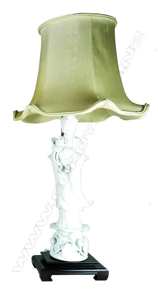 A Chinese porcelain figure based table lamp Image 1++