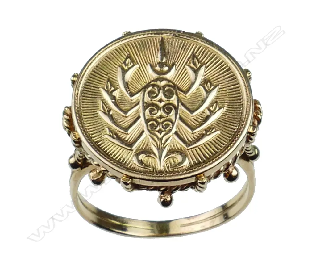A 14ct. yellow gold seal ring Image 1++