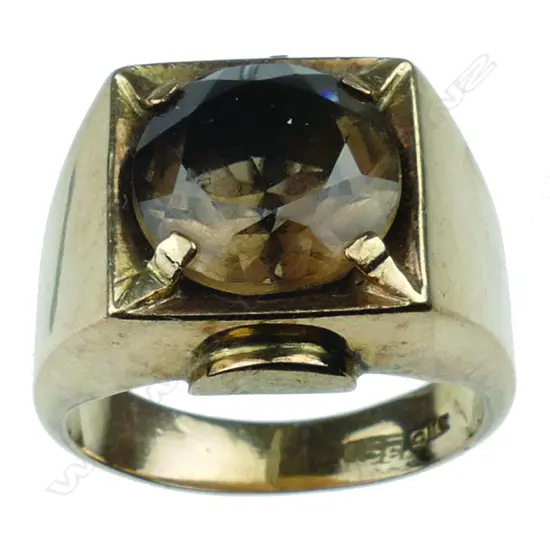 A vintage gent's smokey quartz and 9ct. yellow gold signet ring