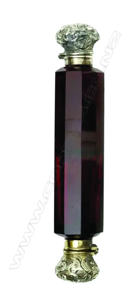 A Victorian gilded silver plate and ruby glass double-ended scent bottle Image 1++