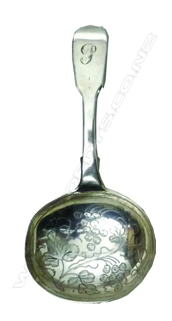 A mid-Victorian silver fiddle pattern caddy spoon Image 1++