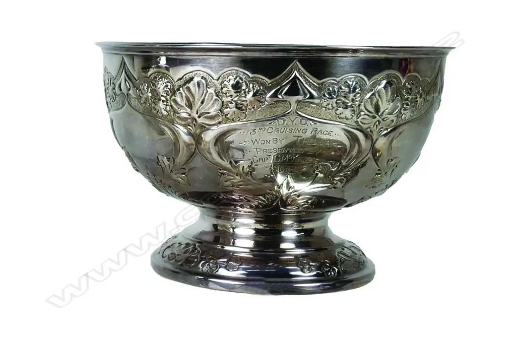 A small Edwardian silver rose bowl Image 1++