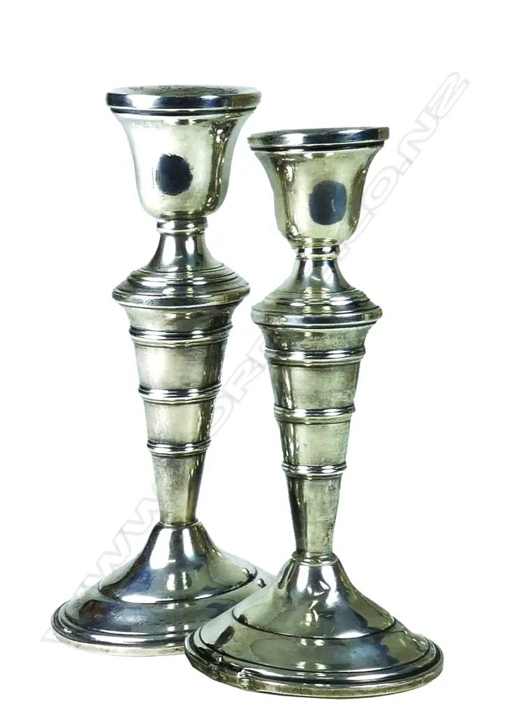 A pair of American sterling silver candlesticks Image 1++