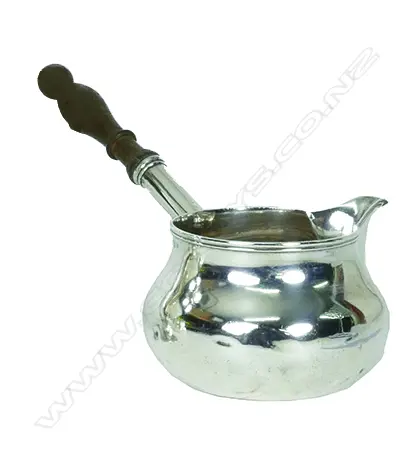 A rare large George III Irish silver large brandy pan Image 1++