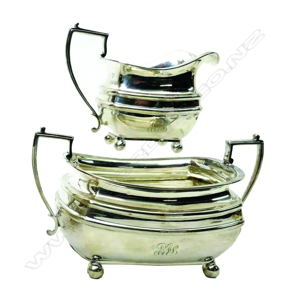 A pair of quality Edwardian heavy silver sugar bowl and cream jug Image 1++