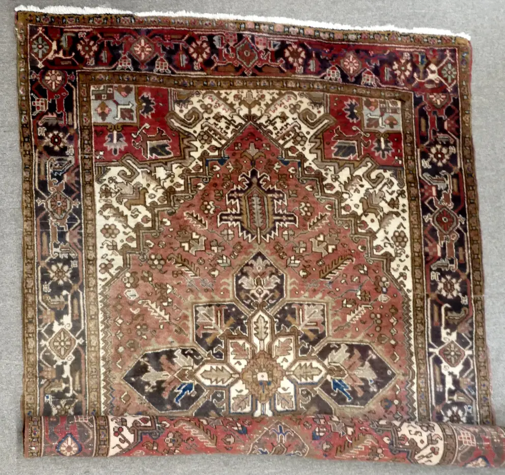 A hand knotted Turkish Heriz carpet Image 1++