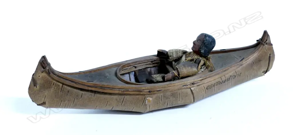 A folk art North American Indian canoe model Image 1++