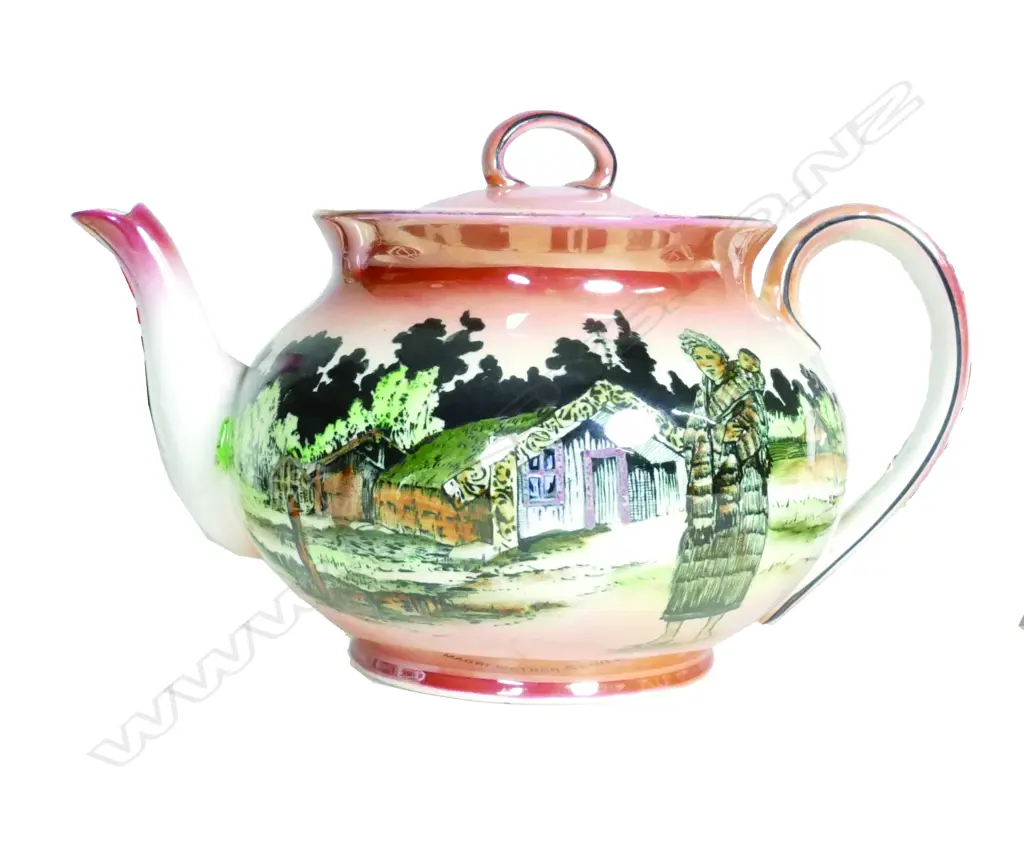 Grimwades 'Maori Ware' lustre teapot Image 1++