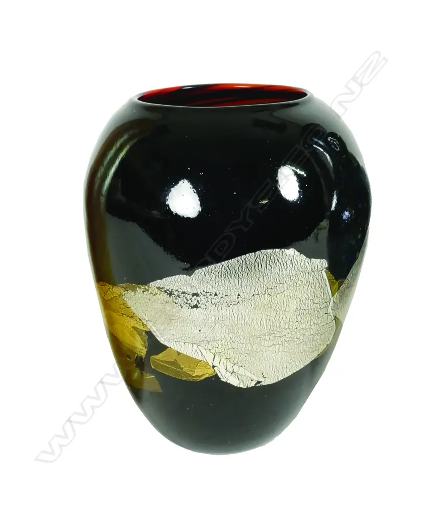 A Garry Nash studio glass vase Image 1++