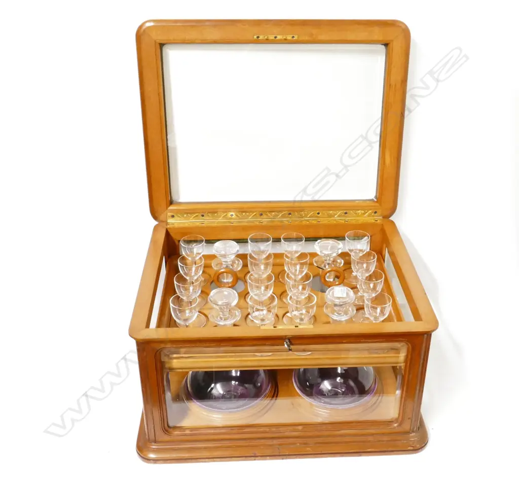 A Continental cave à liqueur Image 1++