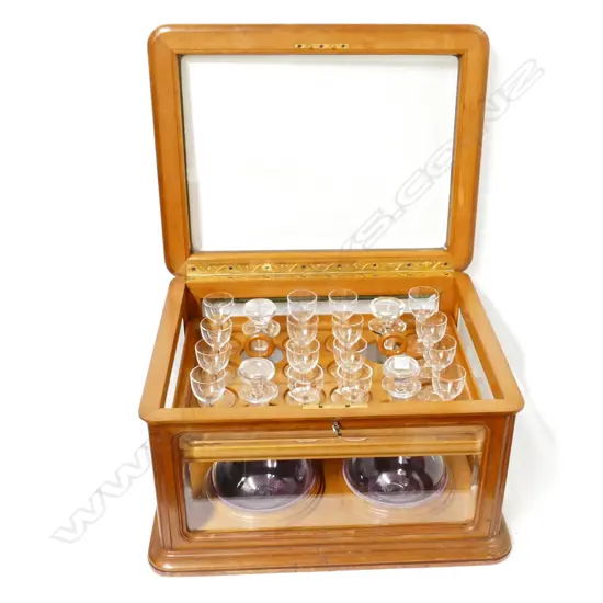 A Continental cave à liqueur