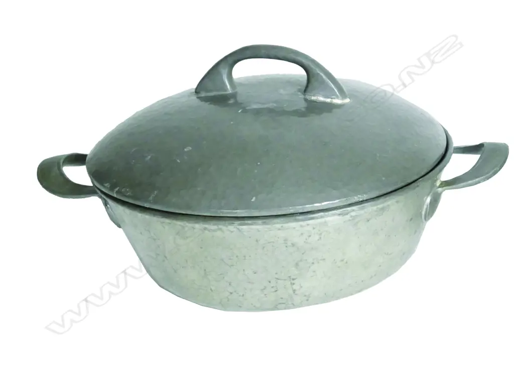 A Tudric Pewter tureen and cover Image 1++