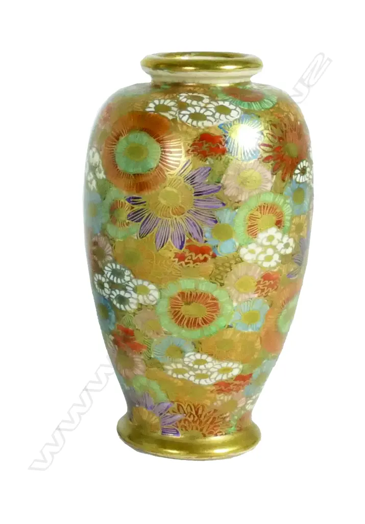 An early 20thC Japanese Satsuma small ovoid vase Image 1++