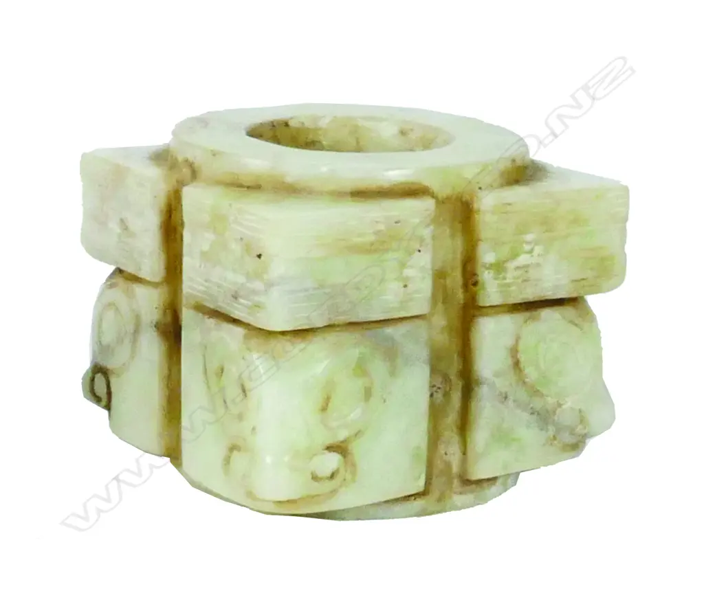 An archaic style jade kong Image 1++