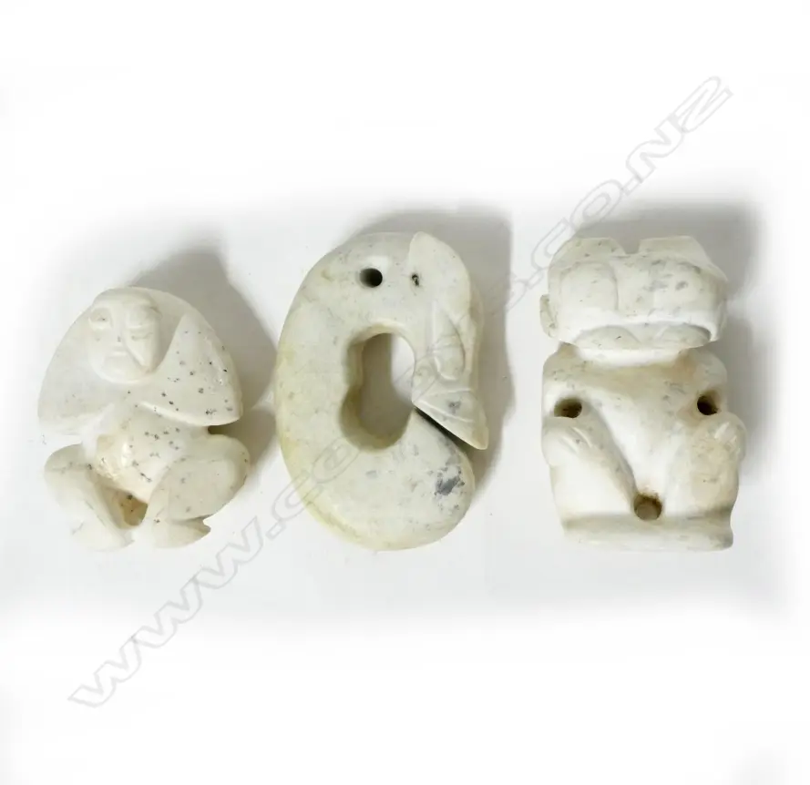 Three archaic style pale jade ornaments Image 1++