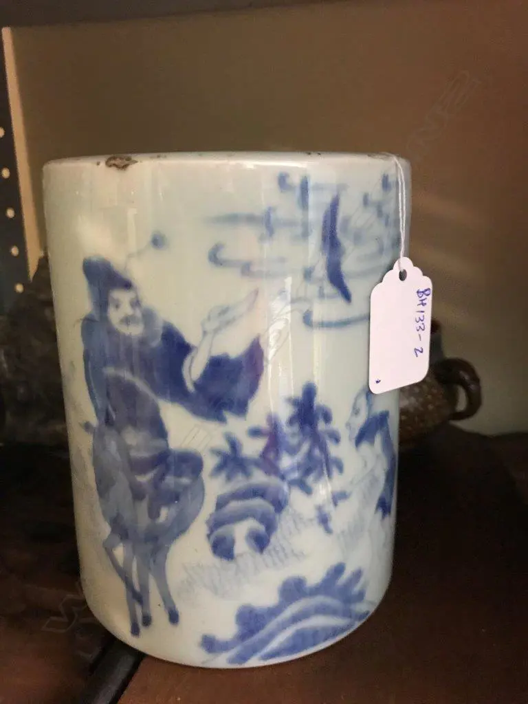 A Chinese porcelain blue and white brush pot Image 1++