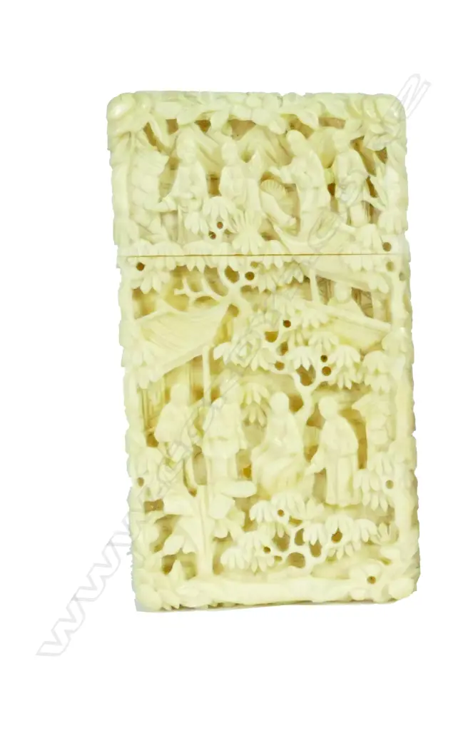 A carved ivory Chinese card case Image 1++