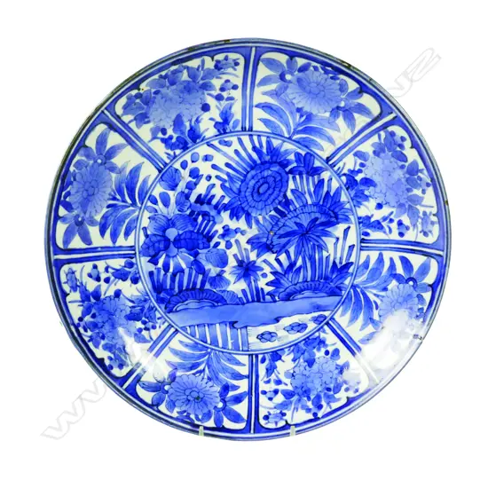 A Chinese blue and white Swatow circular shallow dish