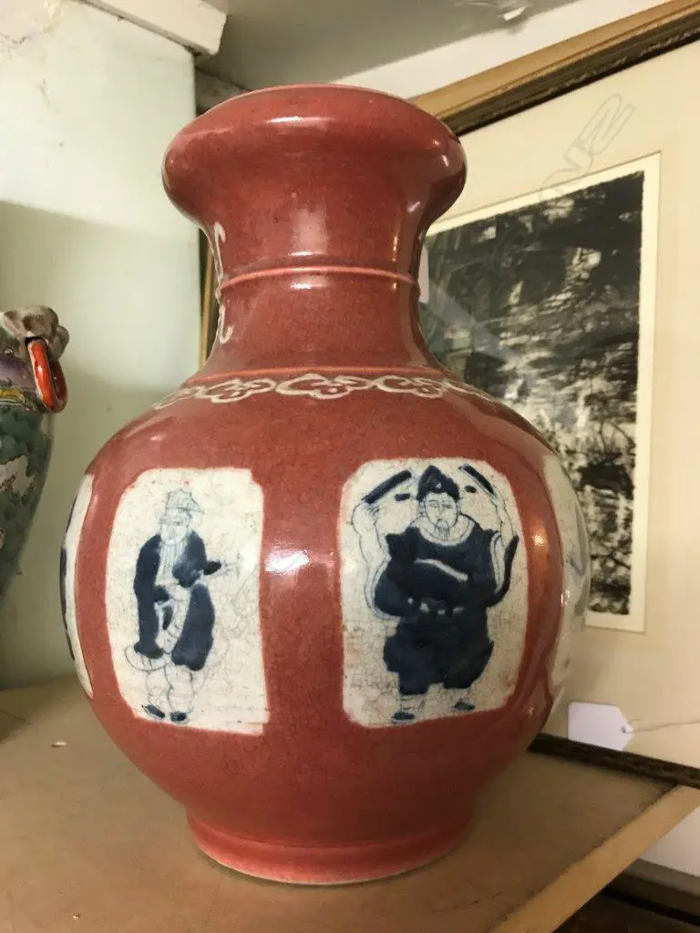 A Chinese porcelain vase Image 1++