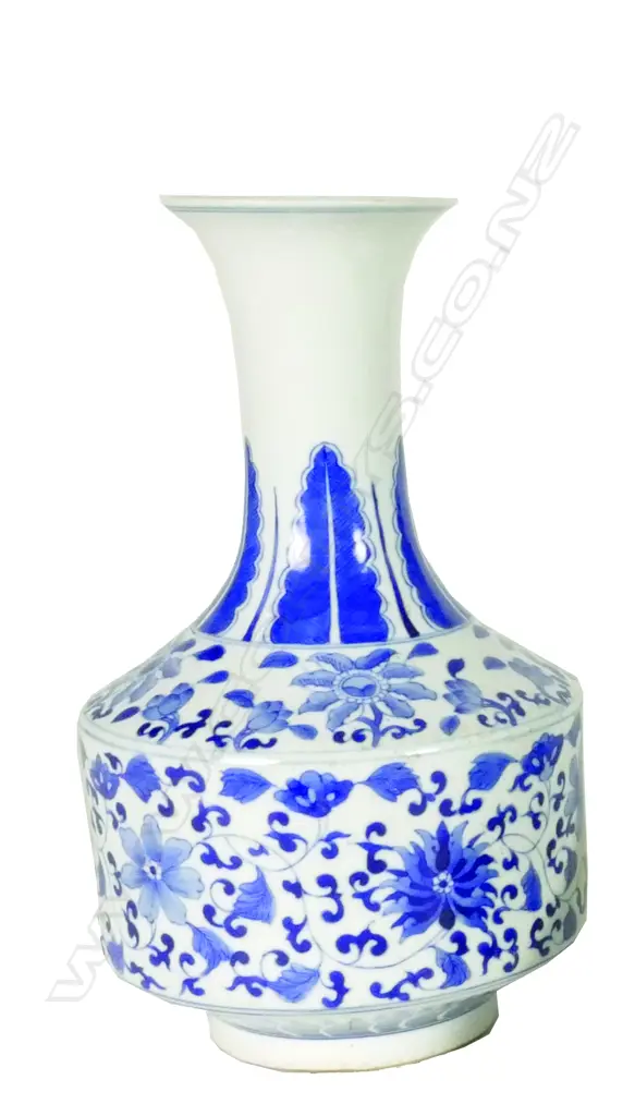 A Chinese blue and white mallet shaped vase Image 1++