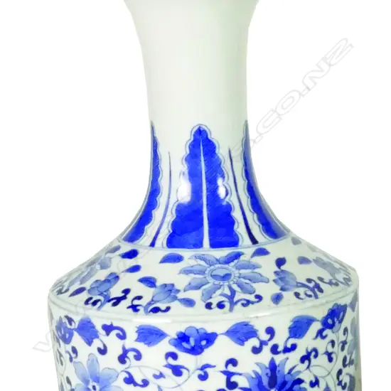 A Chinese blue and white mallet shaped vase