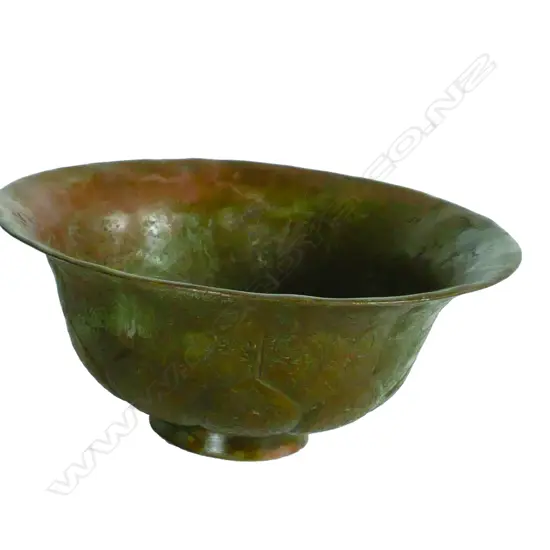 A Chinese bronze offering bowl