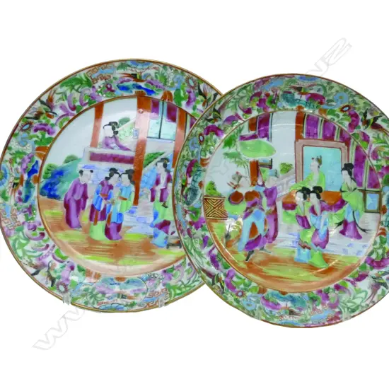 A pair of Chinese famille rose porcelain plates
