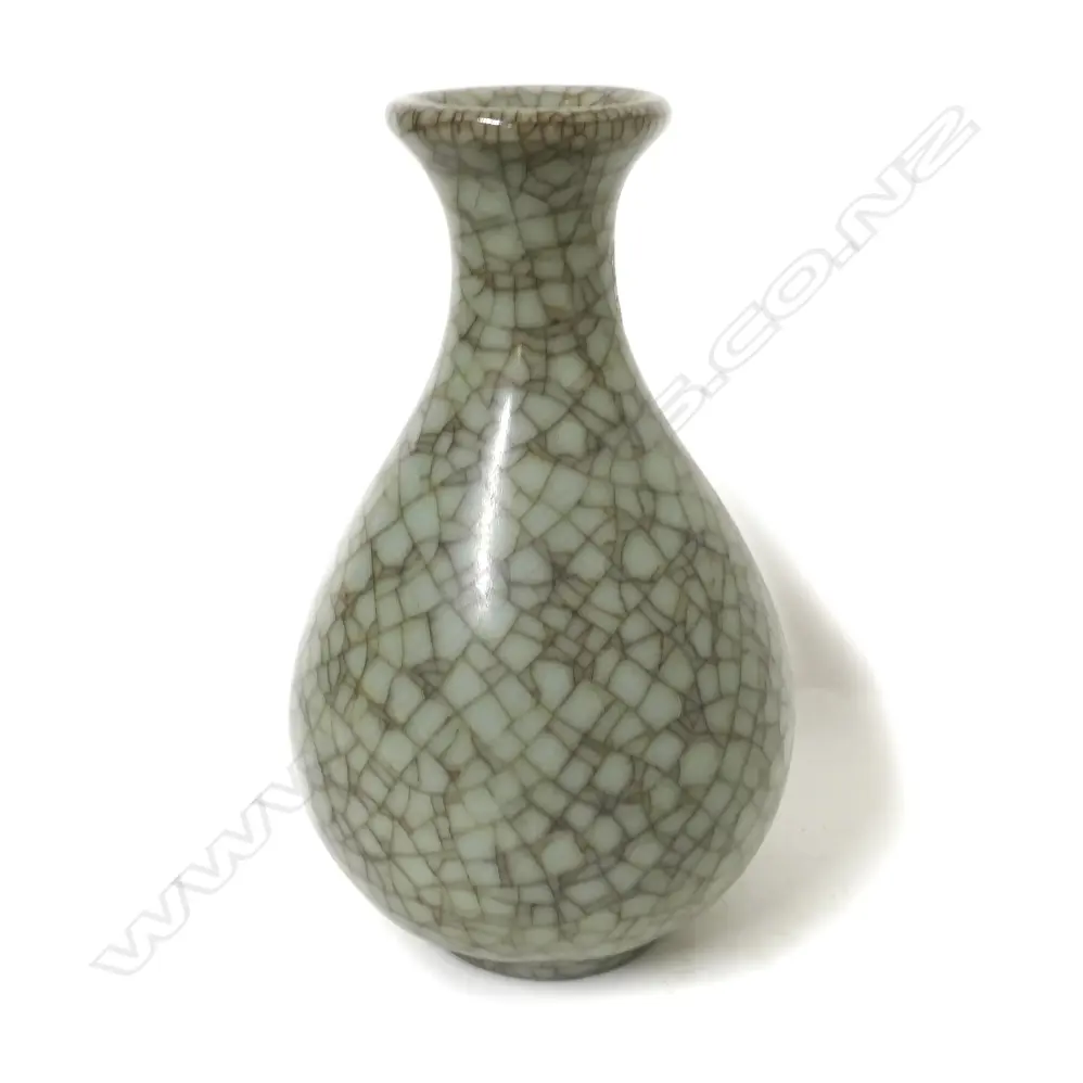 A Chinese porcelain crackle glaze vase Image 1++