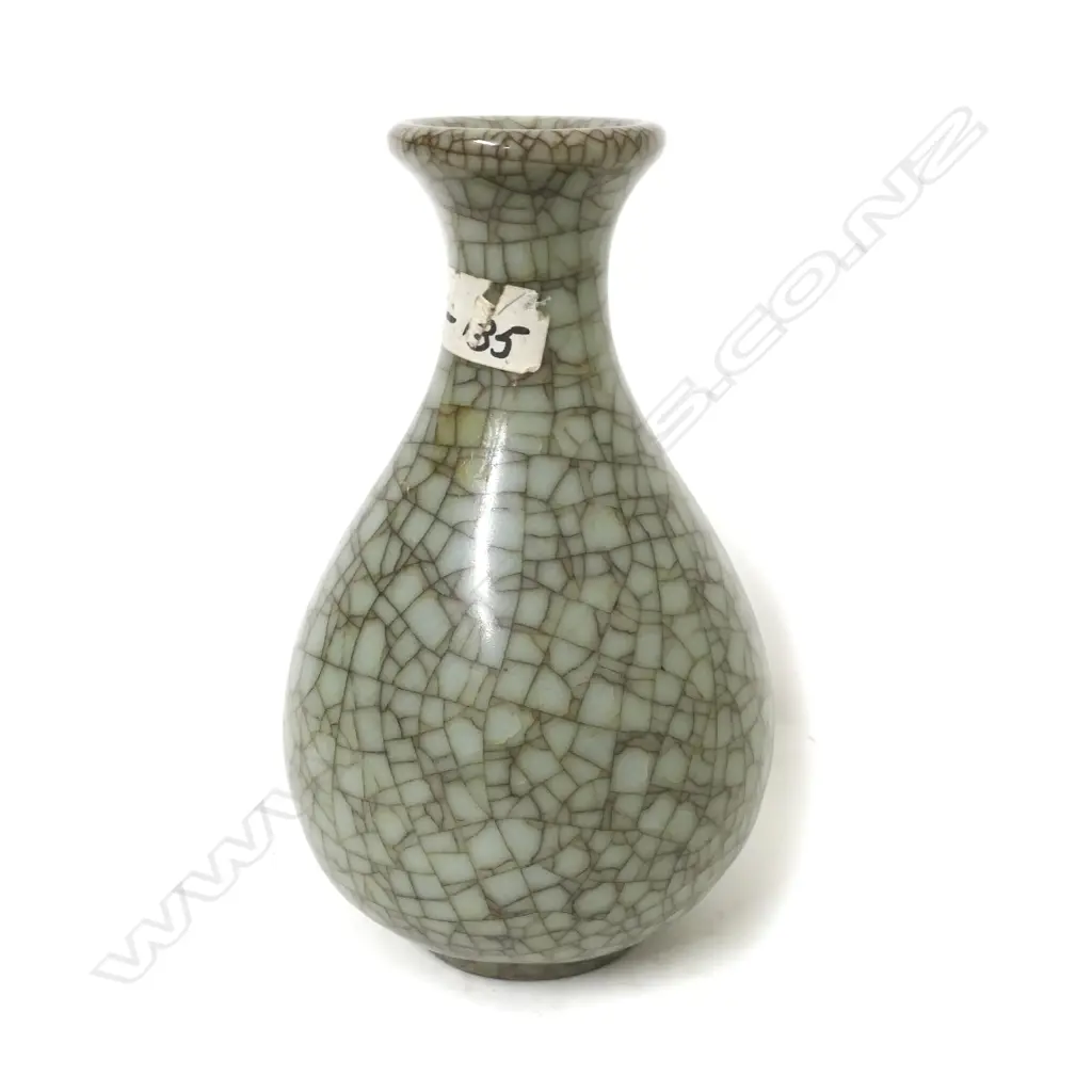 A Chinese porcelain crackle glaze vase Image 1++