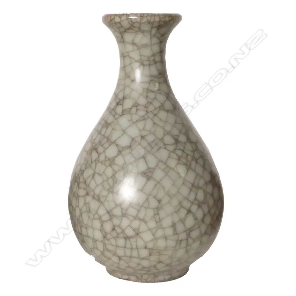 A Chinese porcelain crackle glaze vase Image 1++