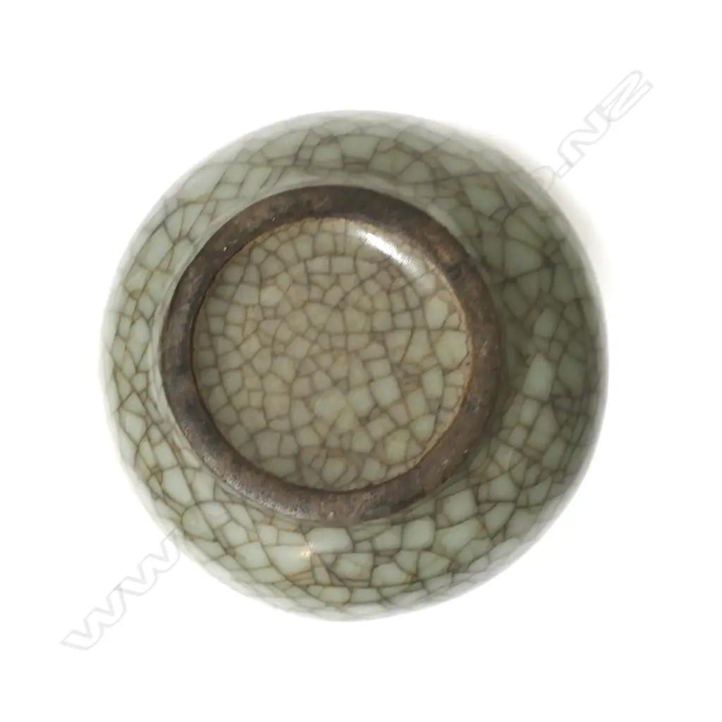 A Chinese porcelain crackle glaze vase Image 1++