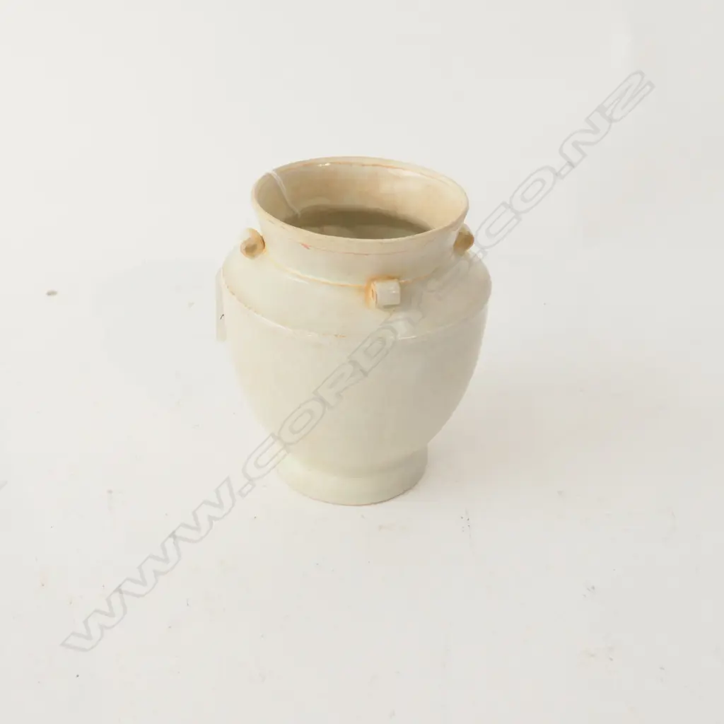 PORCELAIN VASE WITH LUG HANDLES Image 1++