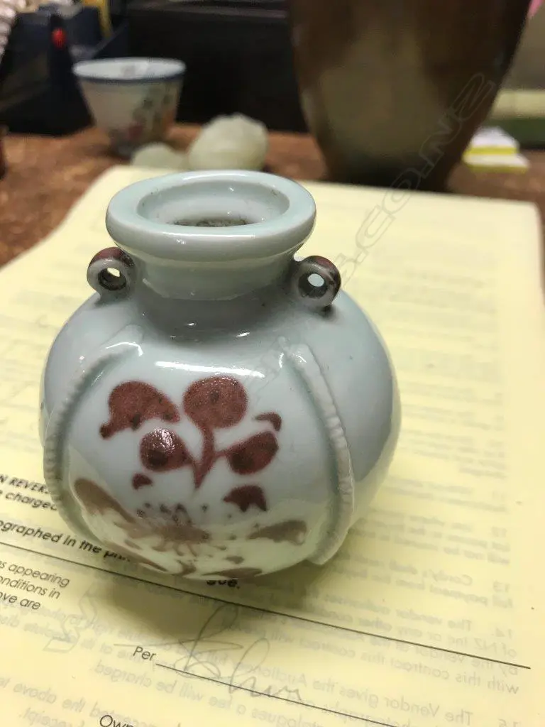 A small Chinese jar Image 1++