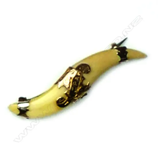 A c.1900 9ct. yellow gold and small double tusk mizpah brooch