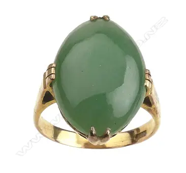 A 14ct. gold and jade ring Image 1++