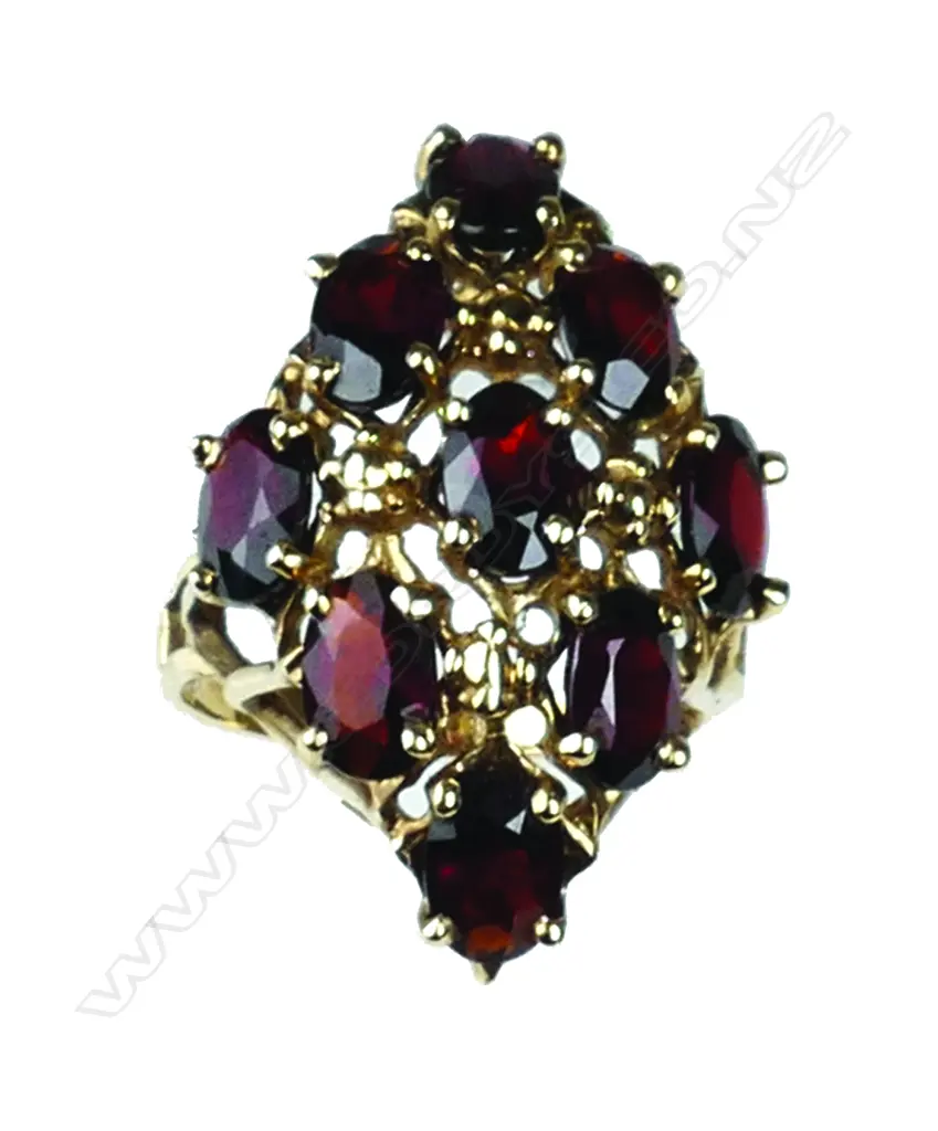 A vintage 10ct. yellow gold and garnet cluster princess type ring Image 1++