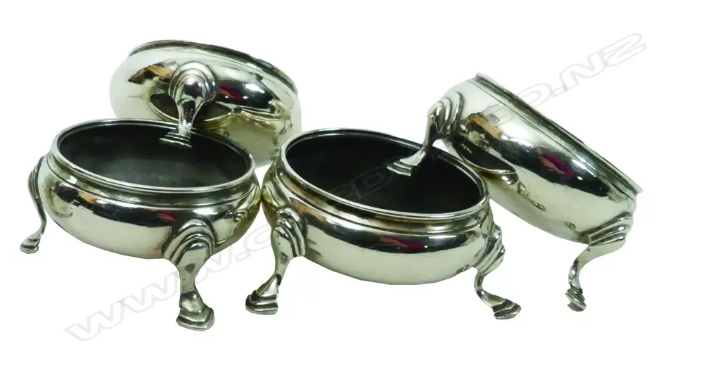 Two pairs of George III tripod silver salts. London 1766 and 1789 Image 1++