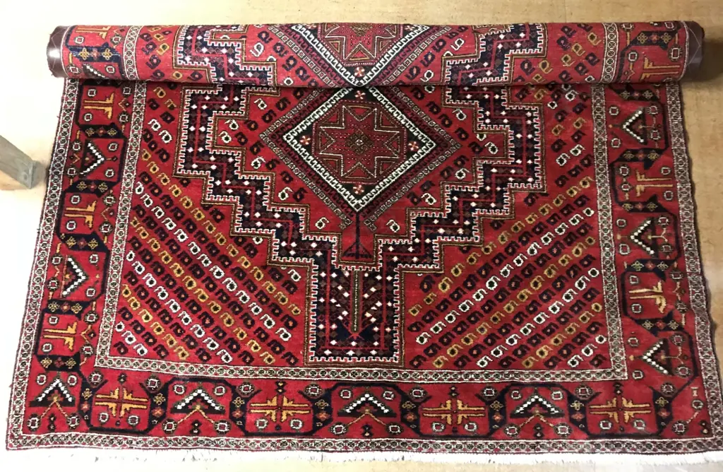A hand knotted Persian Shiraz tribal rug Image 1++