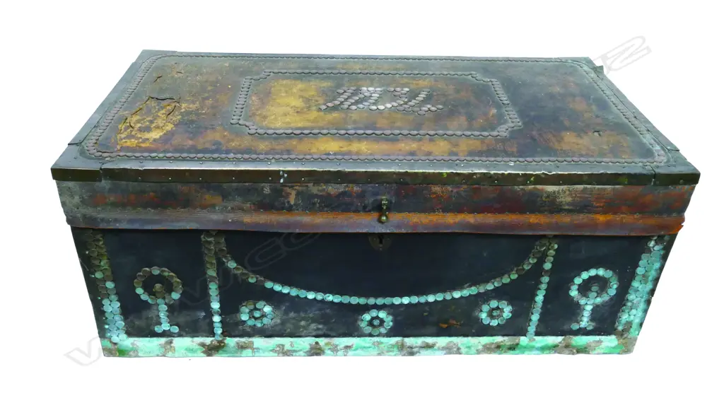 A 19thC leather bound and brass mounted highly decorative travelling trunk Image 1++