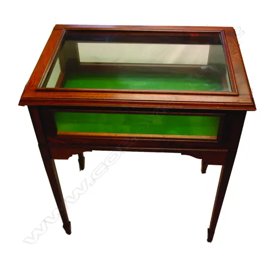 An Edwardian mahogany table vitrine