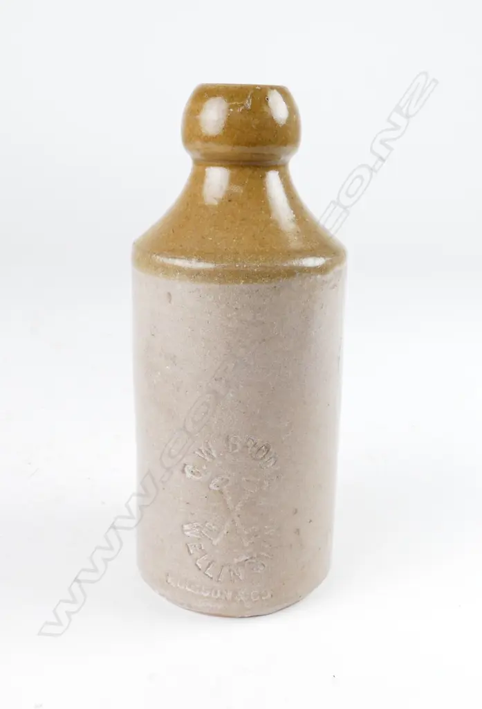 P. Hutson & Co. gingerbeer bottle Image 1++