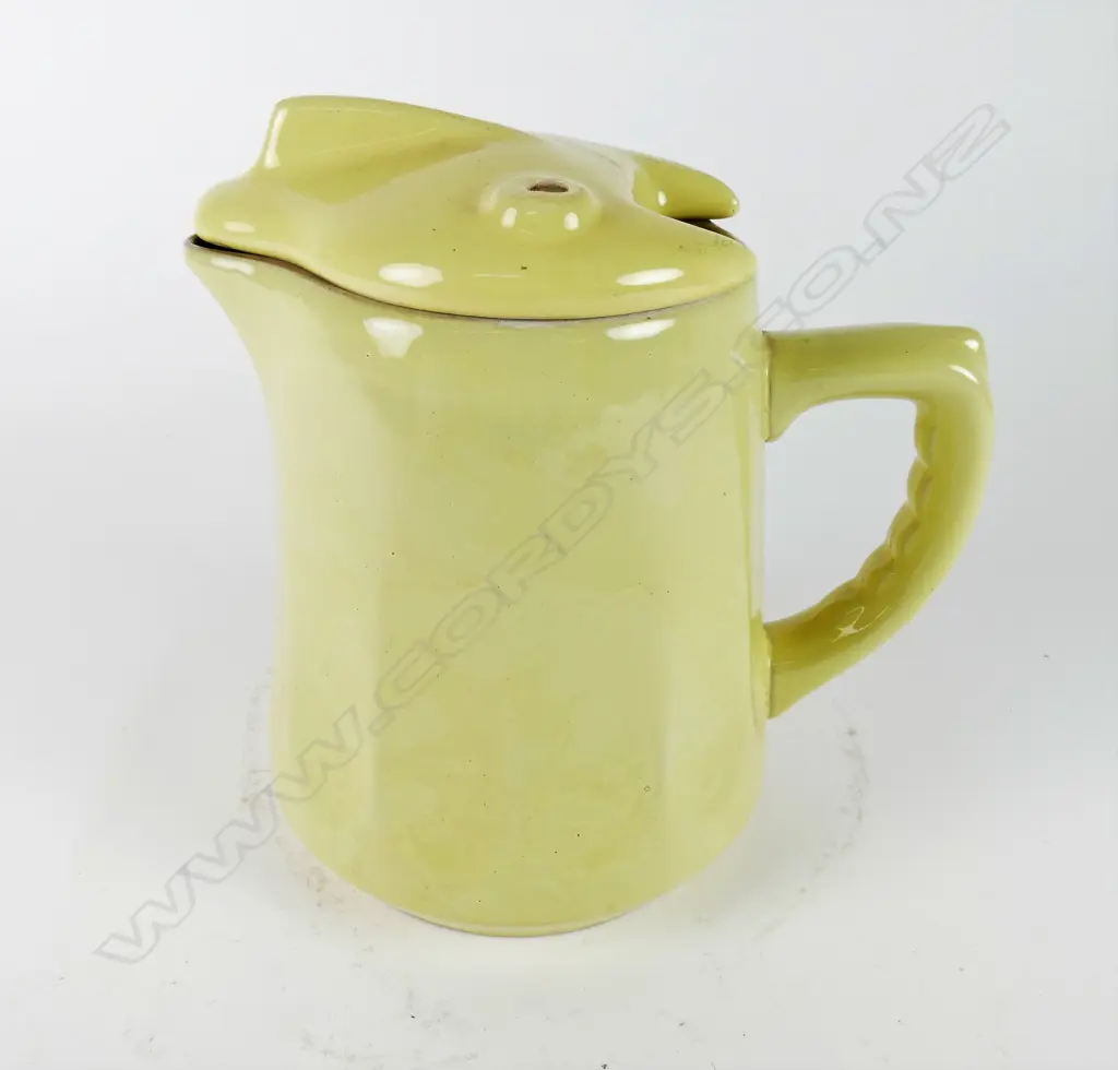 Ambrico pale yellow glazed electric jug Image 1++