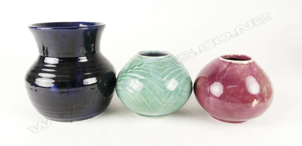 Three early Crown Lynn vases Image 1++